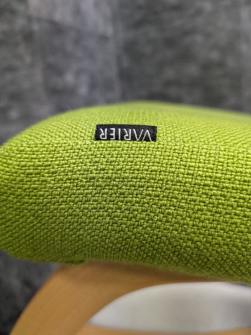 varier　バランスチェア　家具　オフィスチェア　デスクチェア　座面黄緑