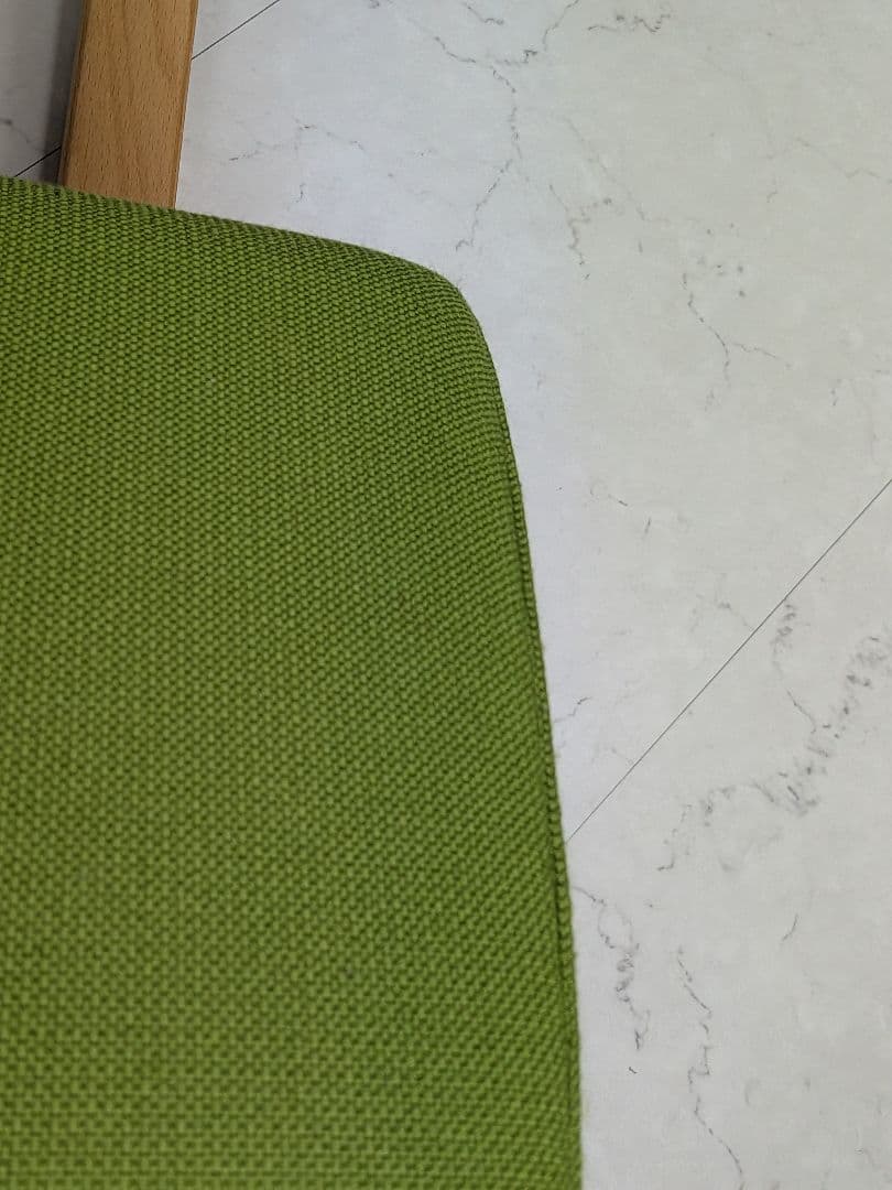 varier　バランスチェア　家具　オフィスチェア　デスクチェア　座面黄緑