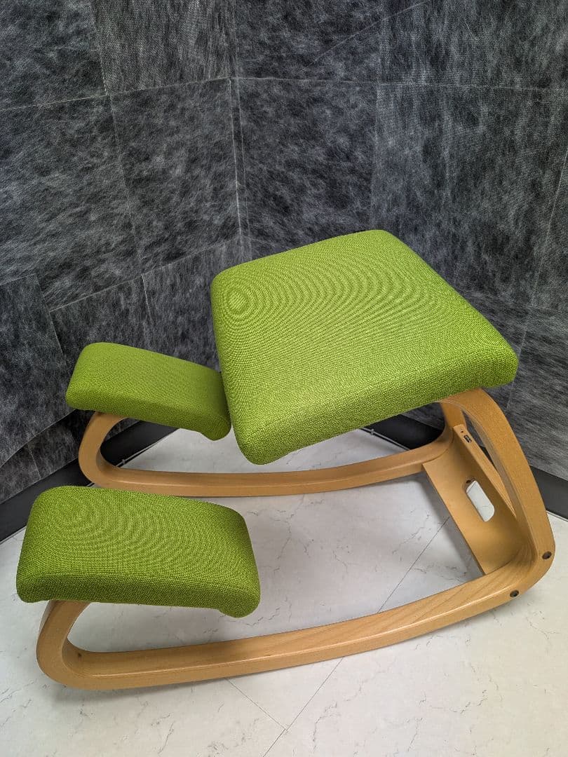 varier　バランスチェア　家具　オフィスチェア　デスクチェア　座面黄緑