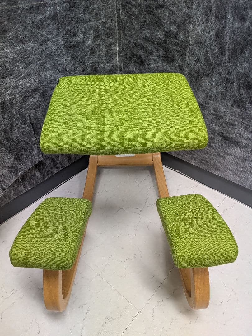 varier　バランスチェア　家具　オフィスチェア　デスクチェア　座面黄緑