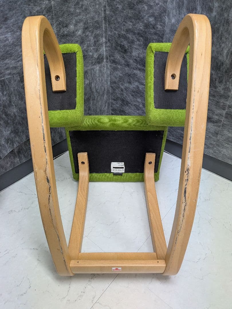 varier　バランスチェア　家具　オフィスチェア　デスクチェア　座面黄緑