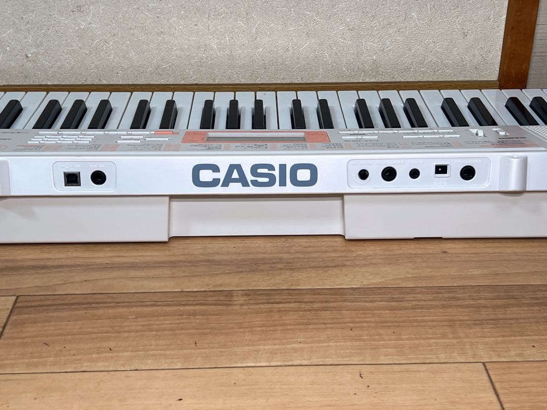 CASIO LK-123 光ナビゲーション電子キーボード 61鍵 2016年製