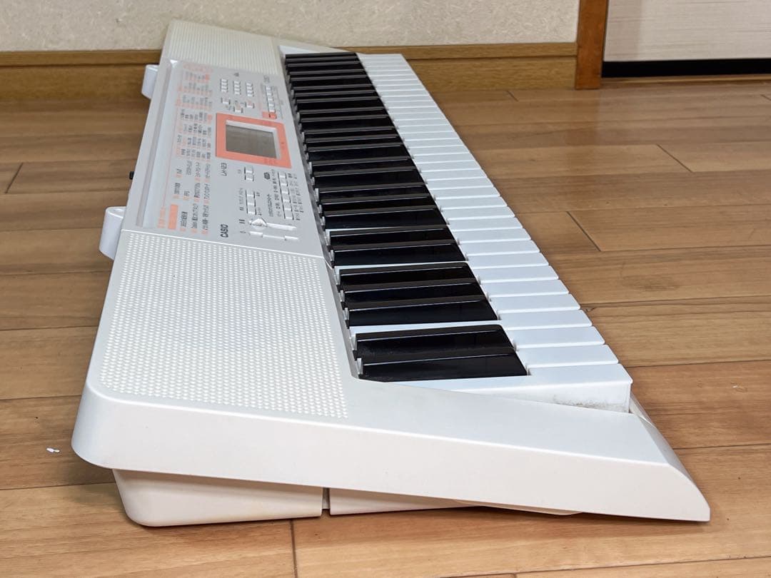 CASIO LK-123 光ナビゲーション電子キーボード 61鍵 2016年製
