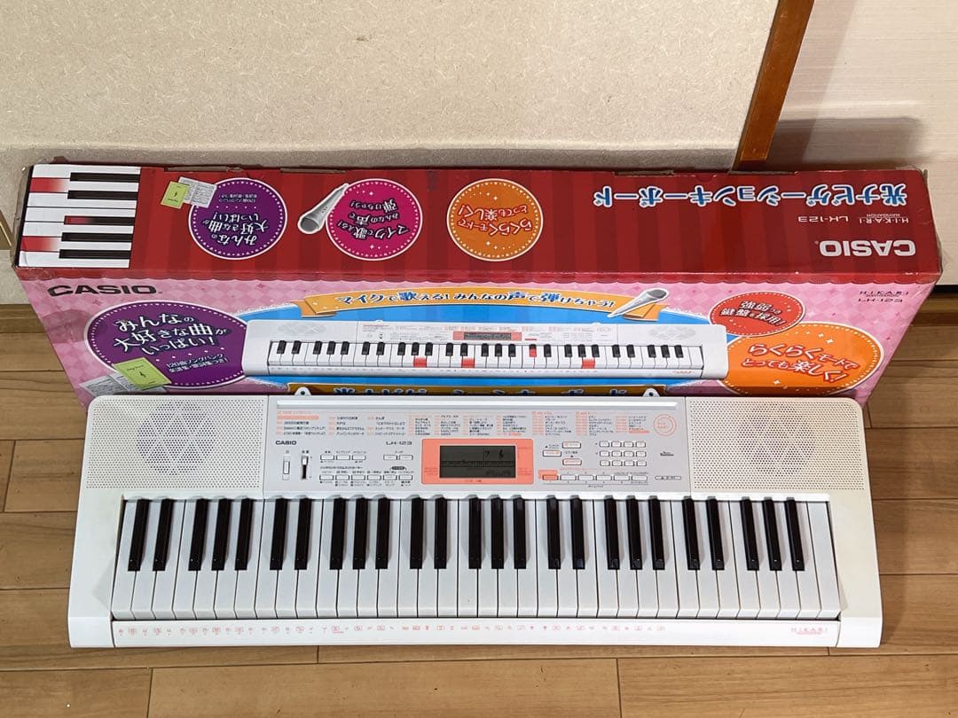 CASIO LK-123 光ナビゲーション電子キーボード 61鍵 2016年製