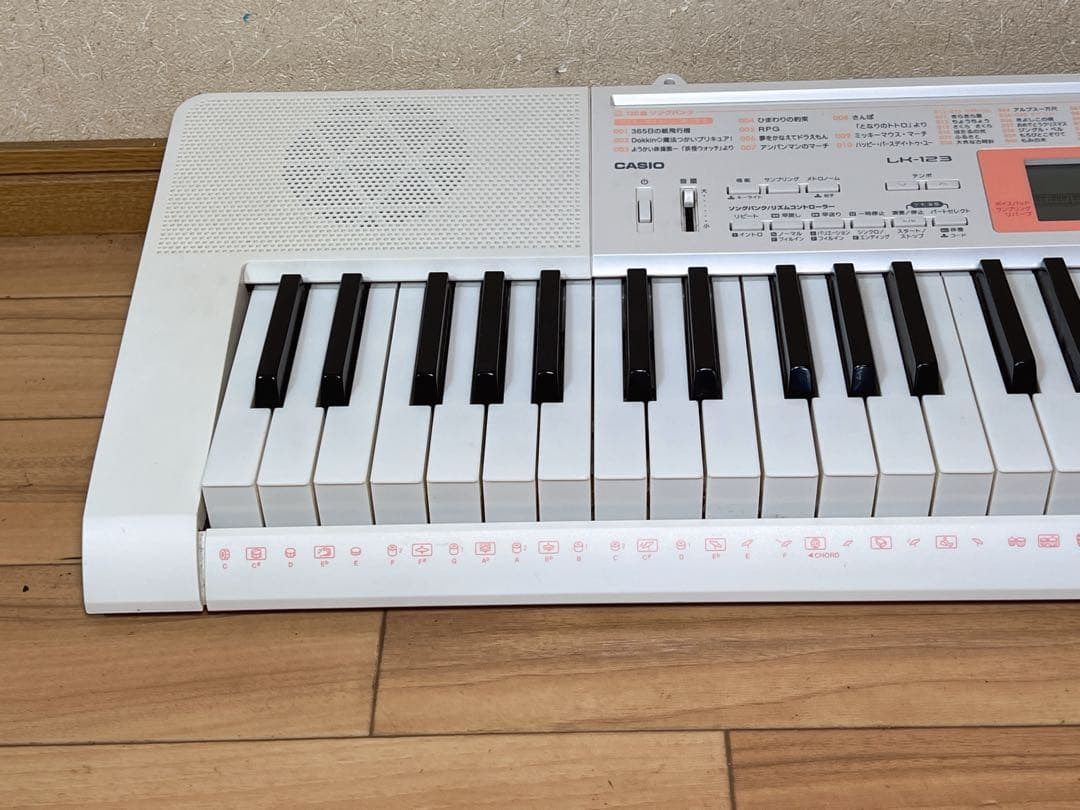 CASIO LK-123 光ナビゲーション電子キーボード 61鍵 2016年製
