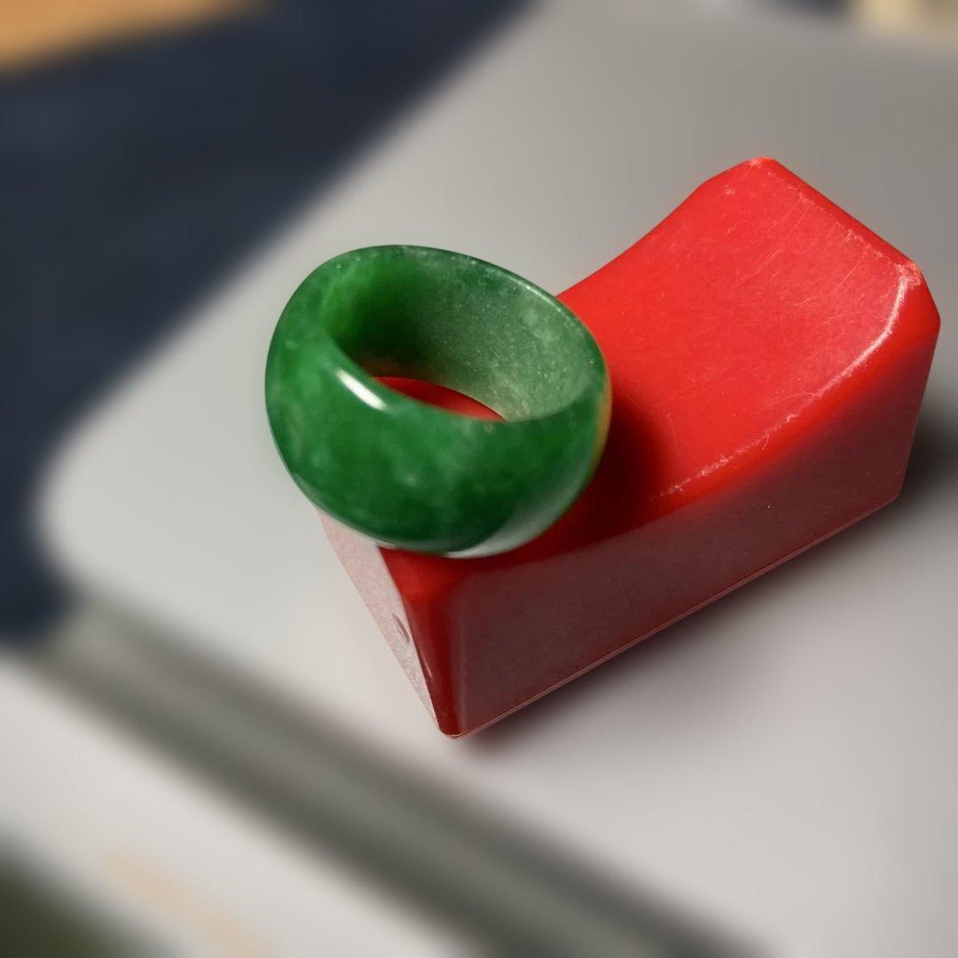 ( ´ ▽ ` )ミャンマー(カチン)ヒスイの様な綺麗なカワセミ色の太めのリング