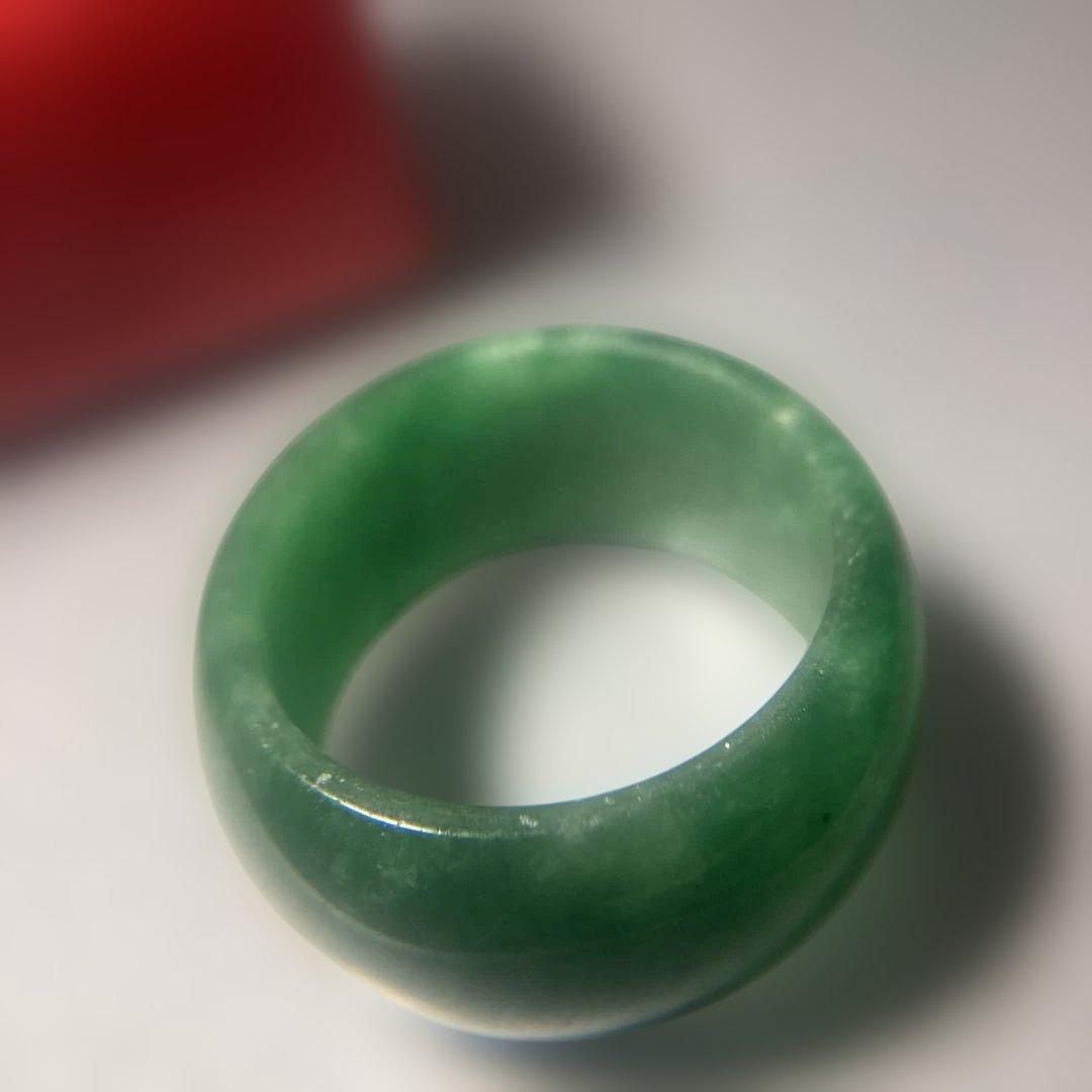( ´ ▽ ` )ミャンマー(カチン)ヒスイの様な綺麗なカワセミ色の太めのリング