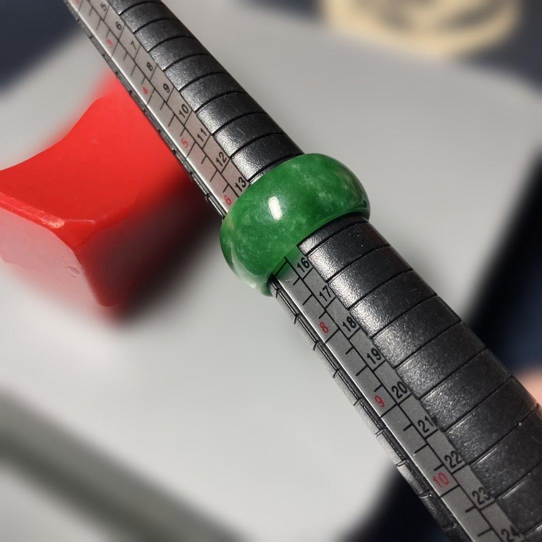 ( ´ ▽ ` )ミャンマー(カチン)ヒスイの様な綺麗なカワセミ色の太めのリング