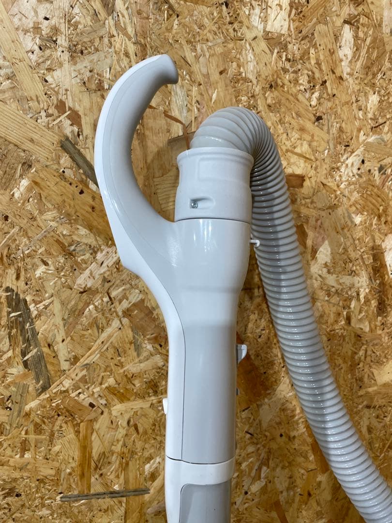 2022年製 パナソニック　紙パック式掃除機　1109051030