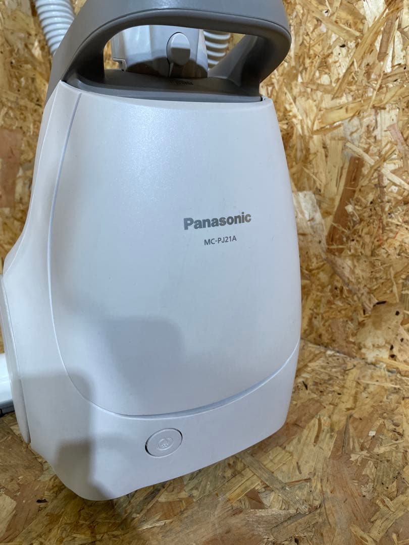 2022年製 パナソニック　紙パック式掃除機　1109051030