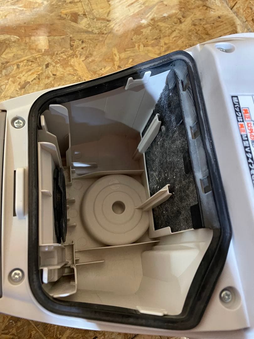 2022年製 パナソニック　紙パック式掃除機　1109051030