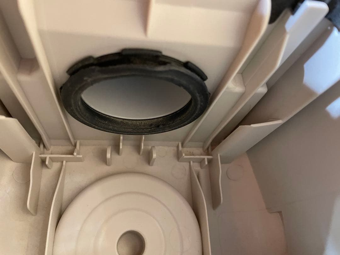 2022年製 パナソニック　紙パック式掃除機　1109051030