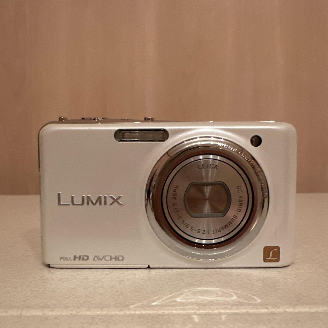 LUMIX HD AVCHD ホワイト デジタルカメラ