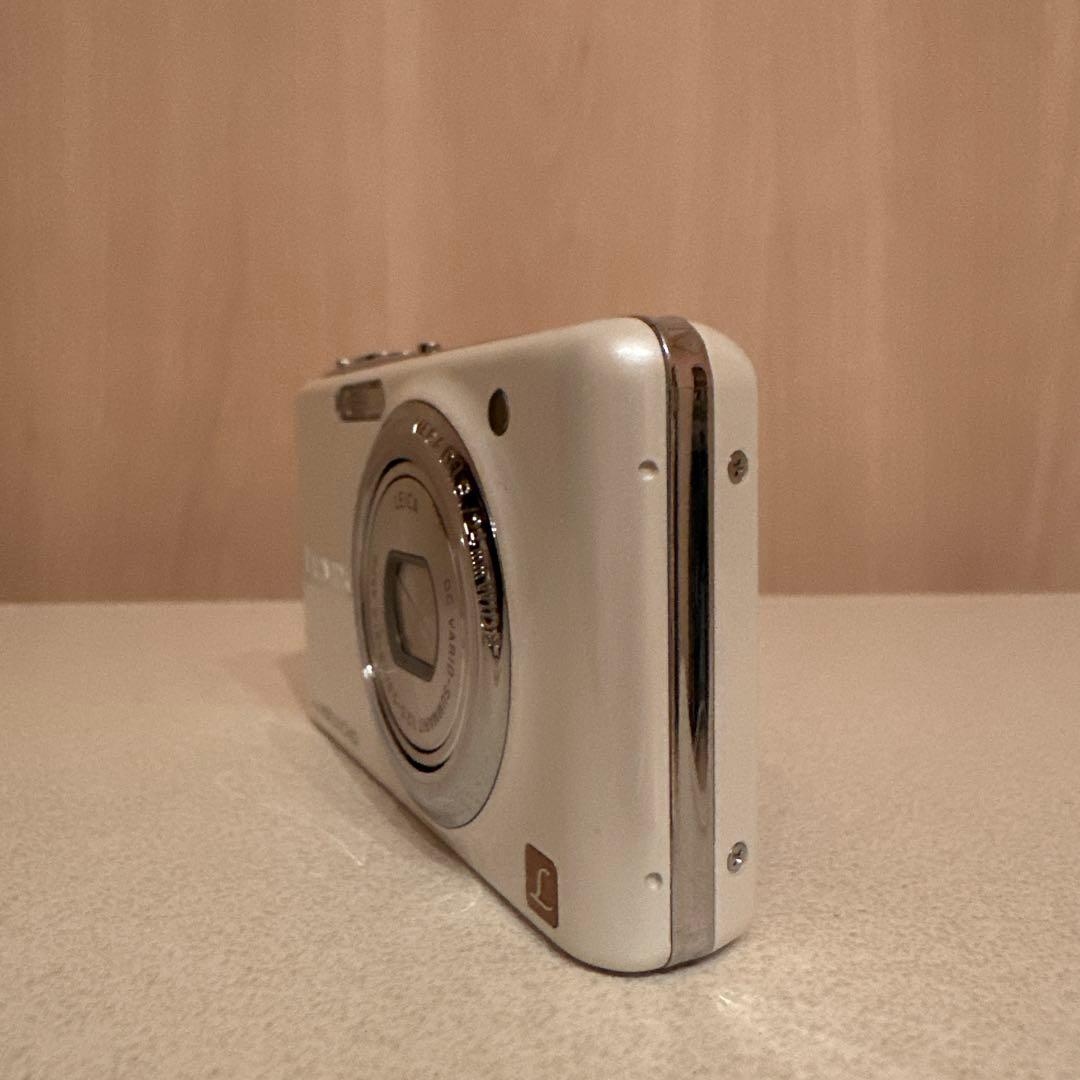 LUMIX HD AVCHD ホワイト デジタルカメラ