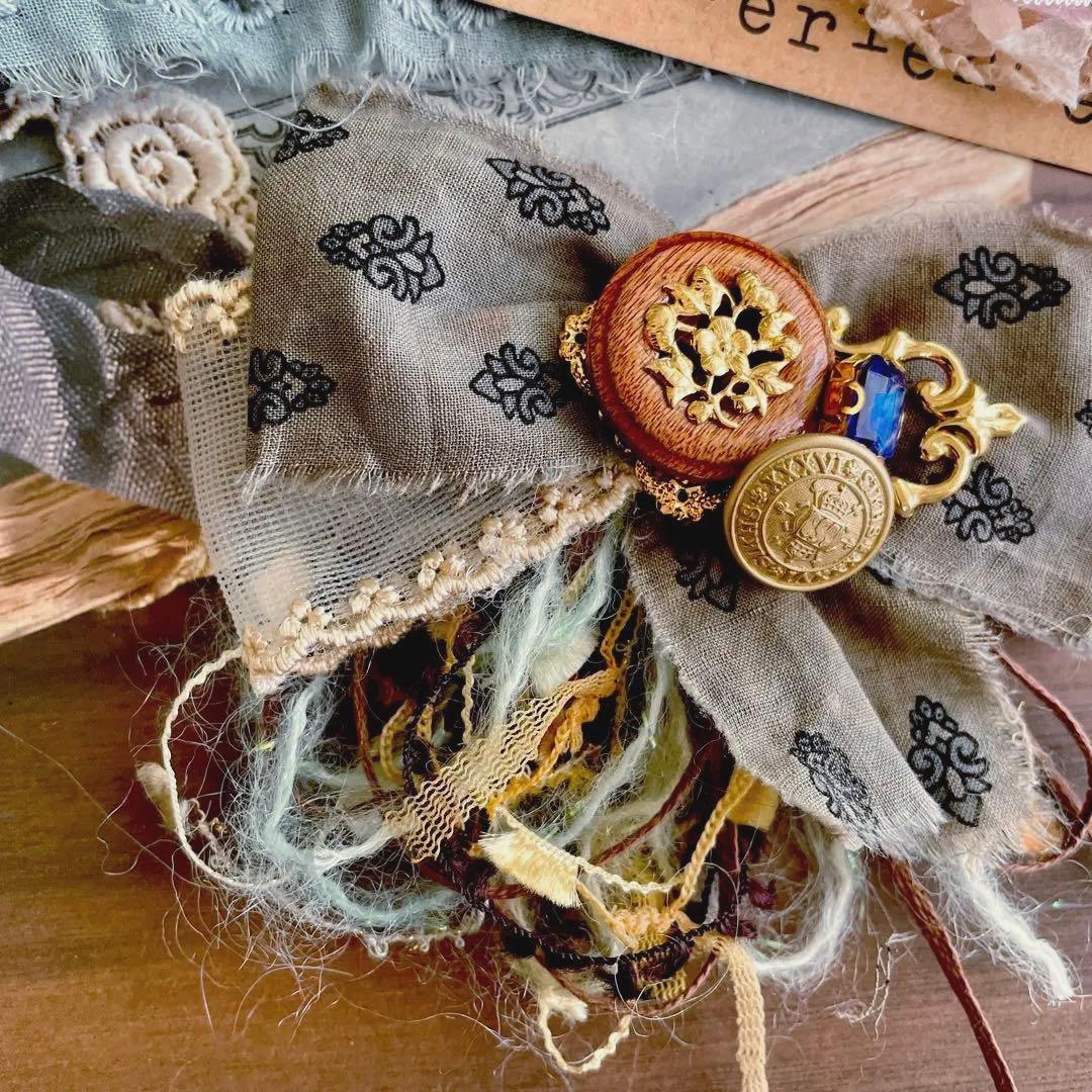 no.127 手染めの裂き布と引き揃えリボンのアンティークなヘアゴム（変更可）