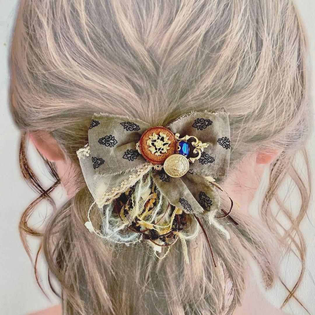 no.127 手染めの裂き布と引き揃えリボンのアンティークなヘアゴム（変更可）