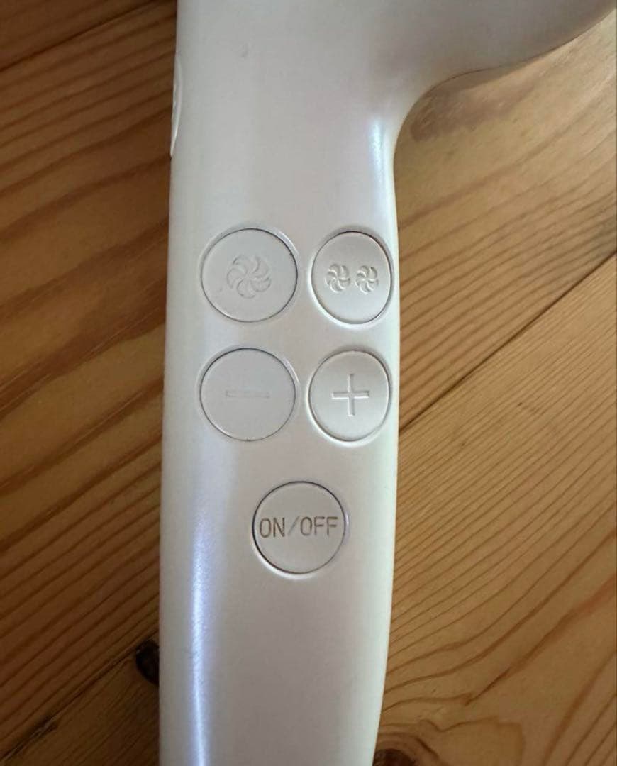 タカ　CREATE ION ヘアドライヤー ホワイト