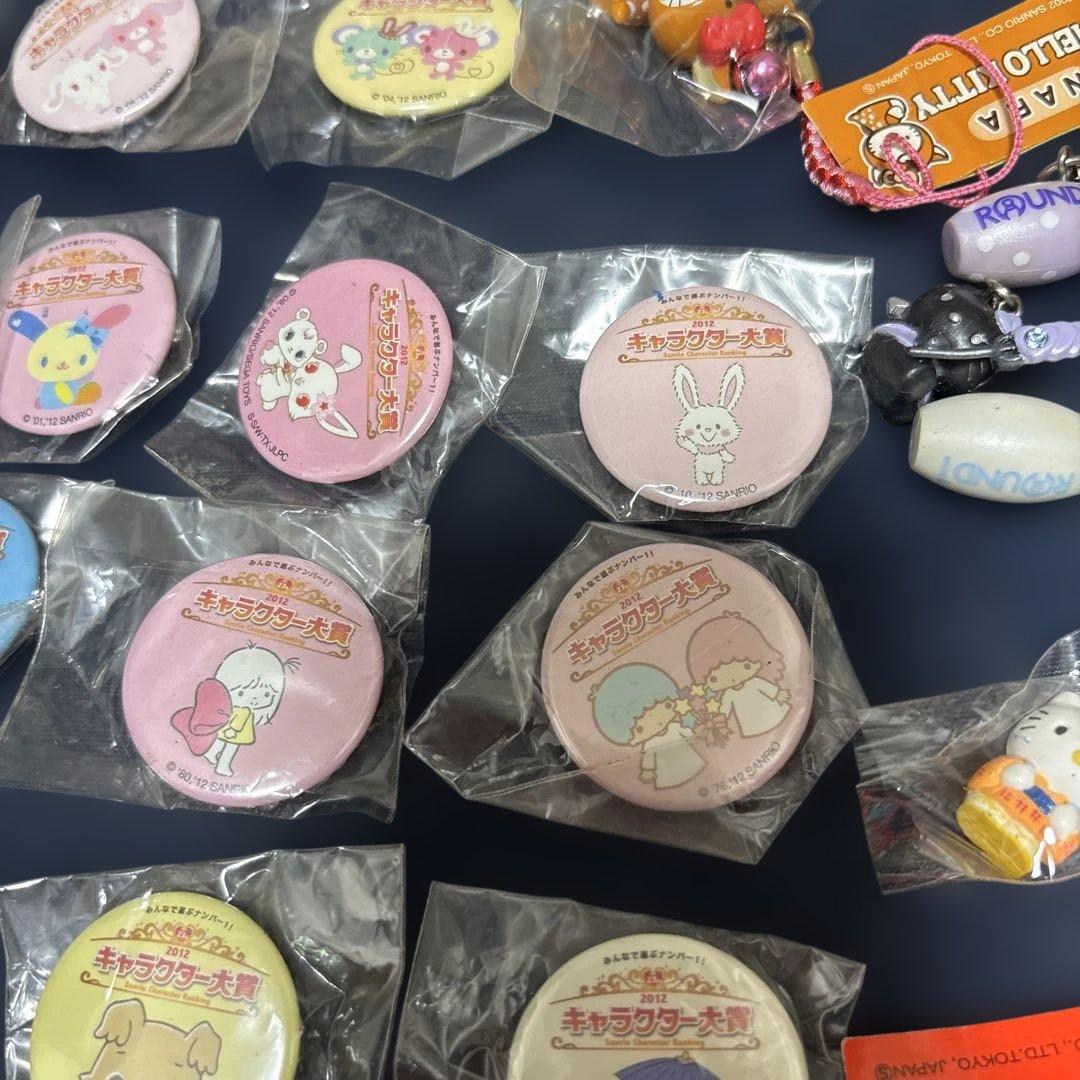 レトロ　サンリオ　缶バッジセット