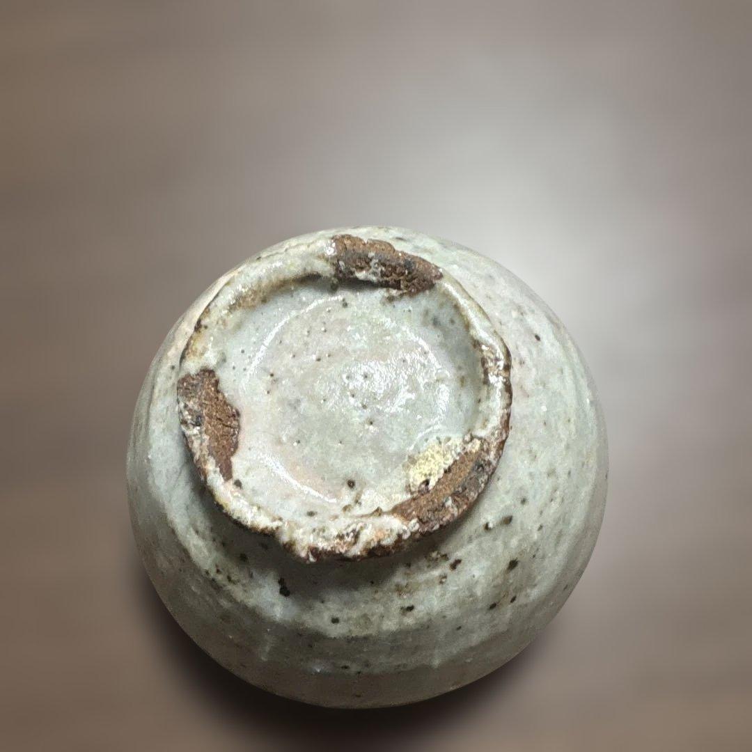 白色 ざらざら茶碗 丸みを帯びた形状　小野哲平