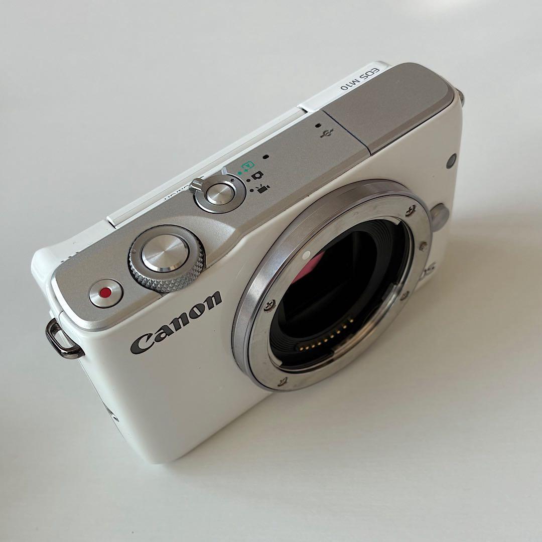 【美品】CANON EOS M10 ミラーレスカメラ レンズ2個セット