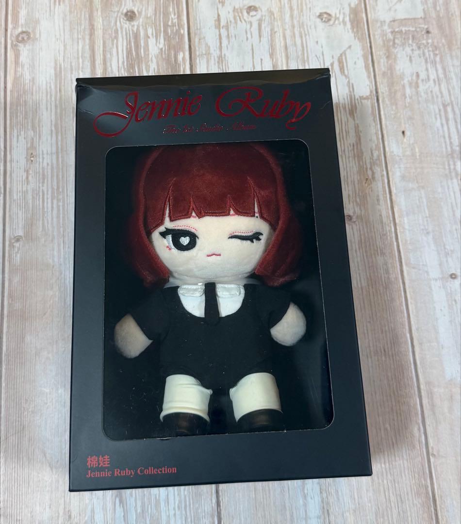 ジェニ　JENNIE MINISO 上海ポップアップ　ビッグぬいぐるみ　RED