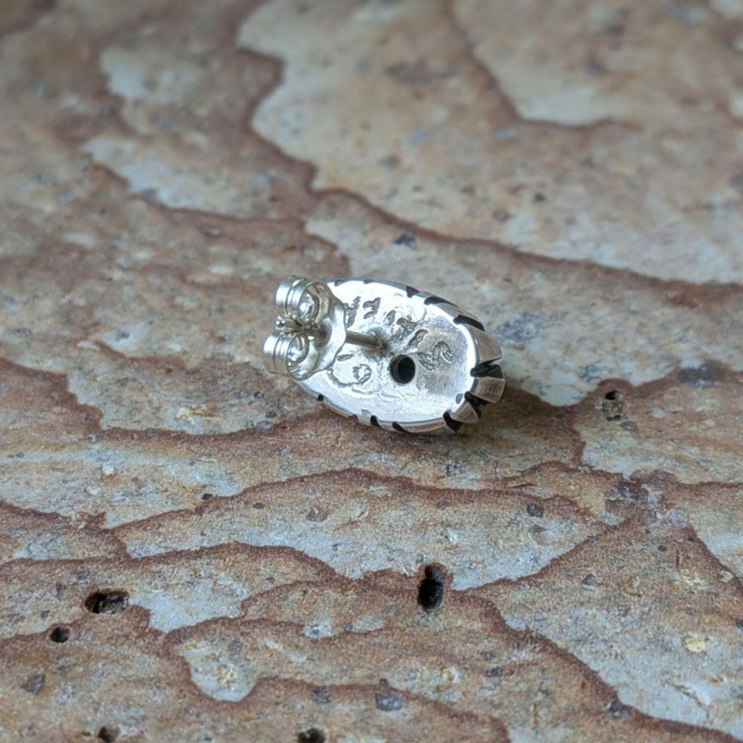 ハンドメイドの糸魚川翡翠ピアス　入りコン沢　片耳用　オールハンドメイド