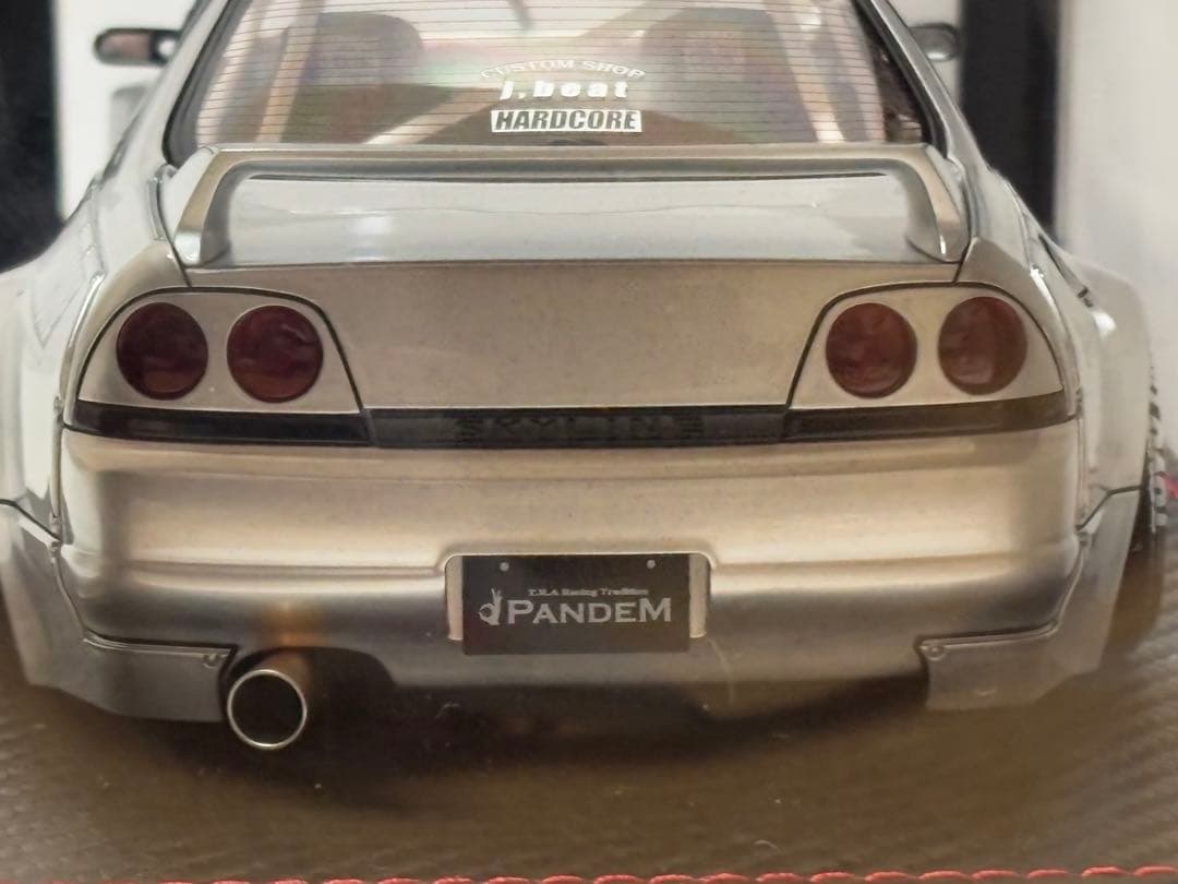 イグニッションモデル　1/18パンデム　GTR R33 シルバー　エンジン付き
