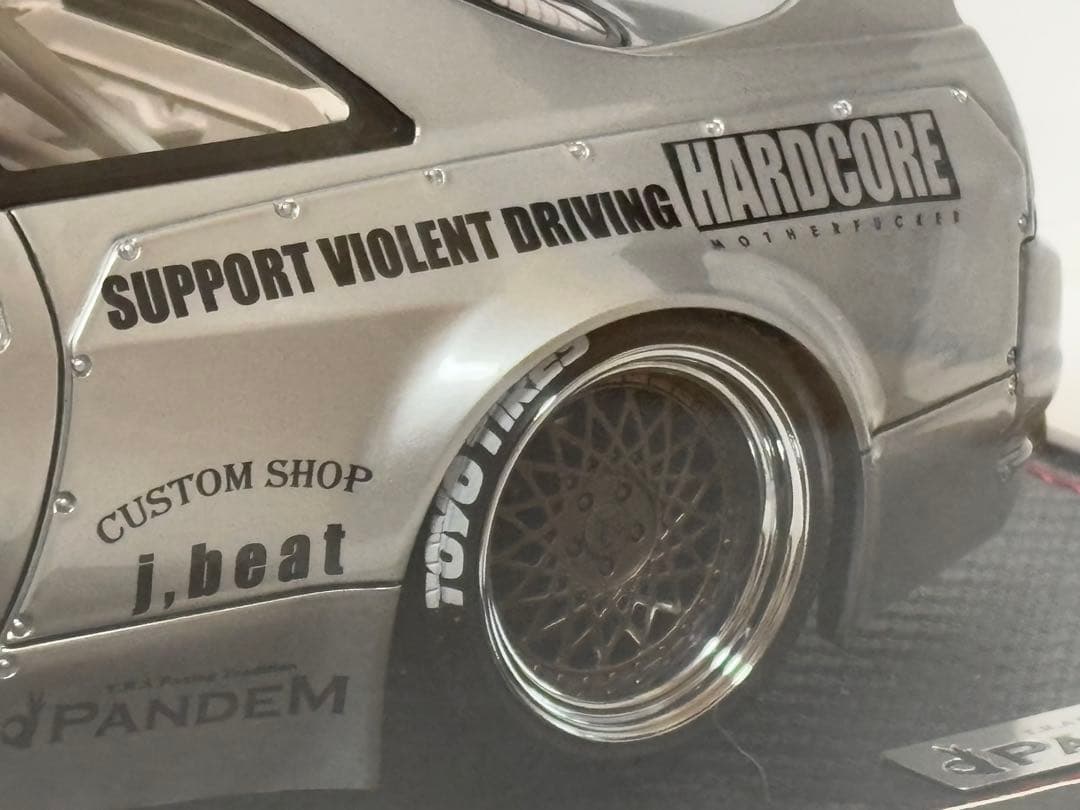 イグニッションモデル　1/18パンデム　GTR R33 シルバー　エンジン付き