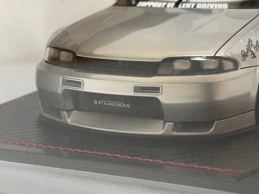 イグニッションモデル　1/18パンデム　GTR R33 シルバー　エンジン付き