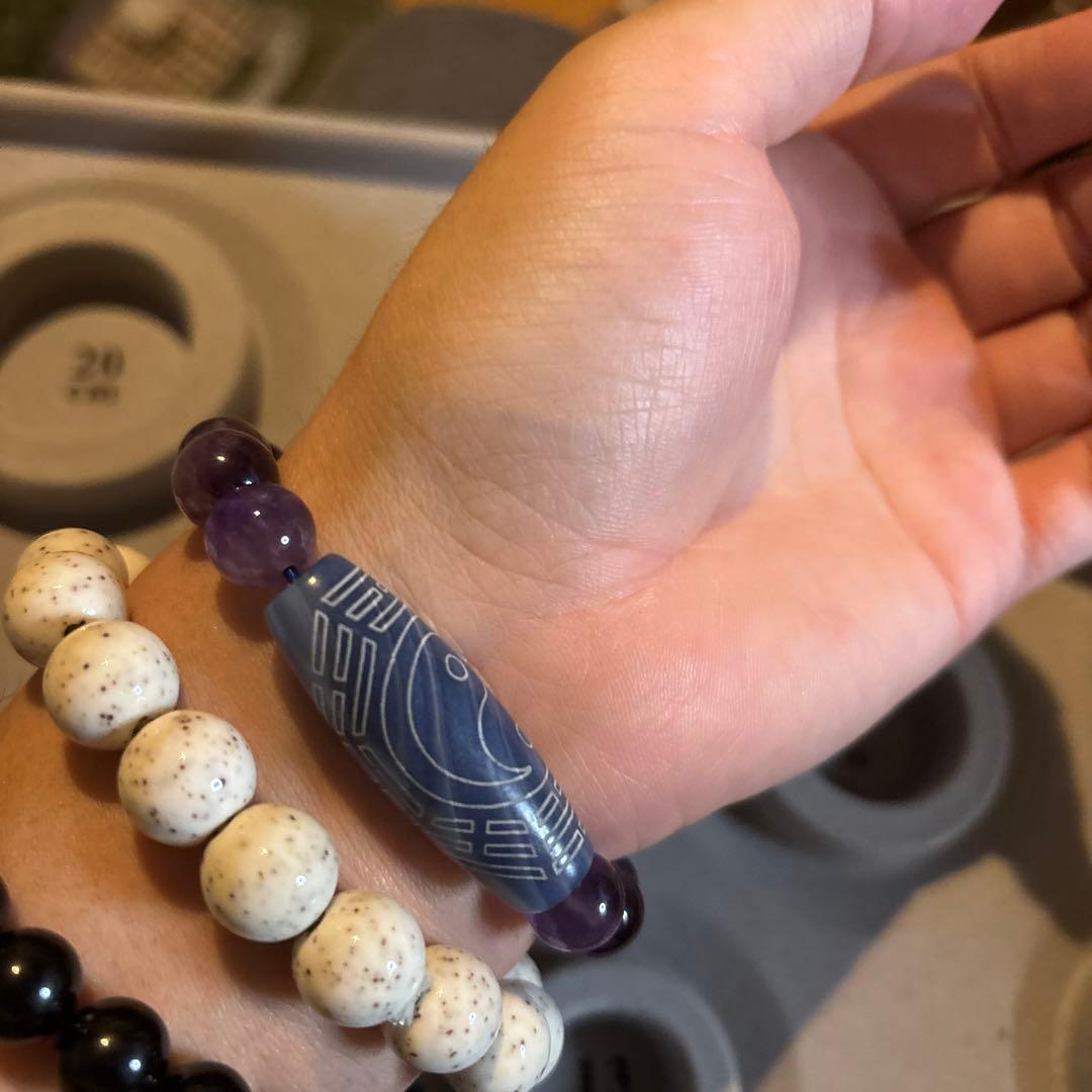 なんじゃこりゃー！見たことない！陰陽太極天珠！アメジスト！すっごい！