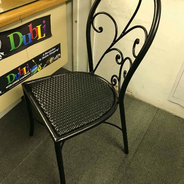 エレガントな椅子八脚