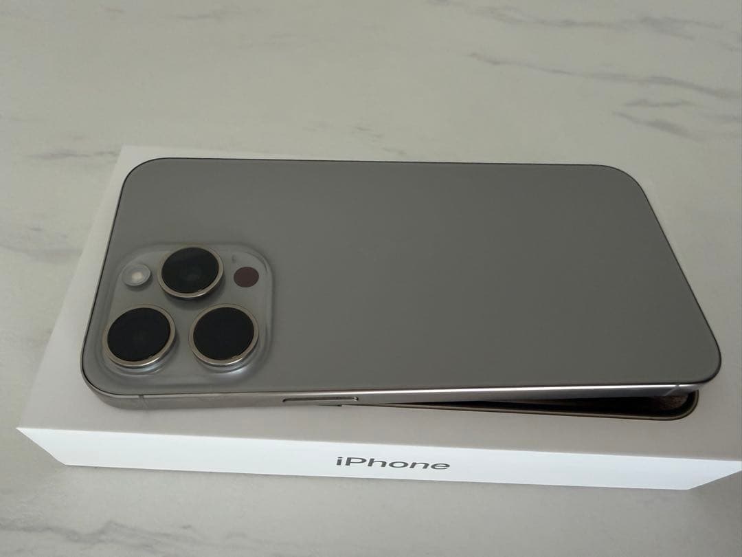 iPhone 15pro Max ナチュラルチタニウム 2