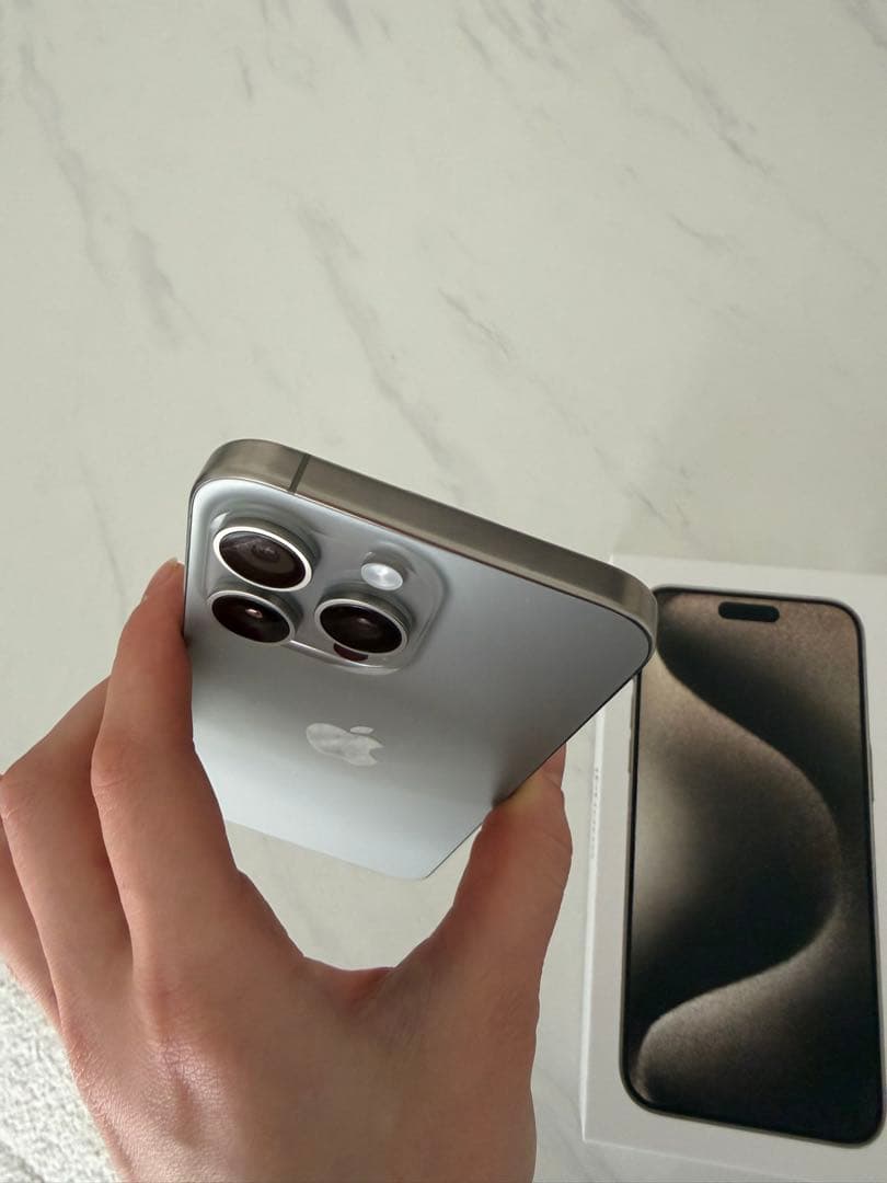 iPhone 15pro Max ナチュラルチタニウム 2