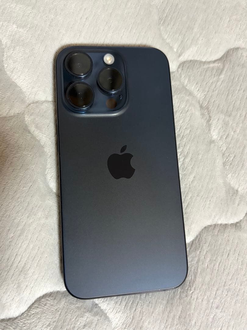 Apple iPhone 15 Pro 本体 128gbケース4個付き