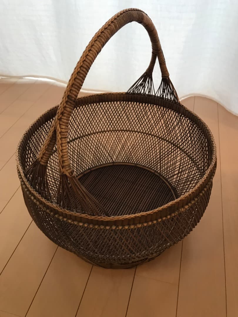 タイ製 植物の蔓で職人が作ったかご