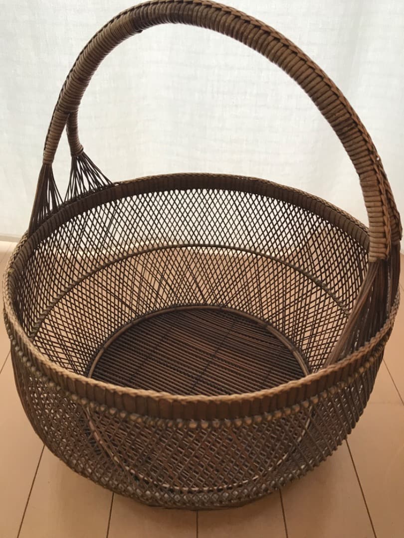 タイ製 植物の蔓で職人が作ったかご