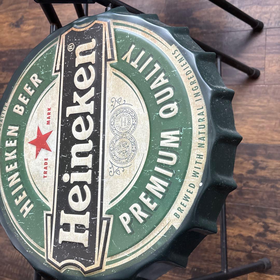 ハイネケン　ボトルキャップ　スツール2つ