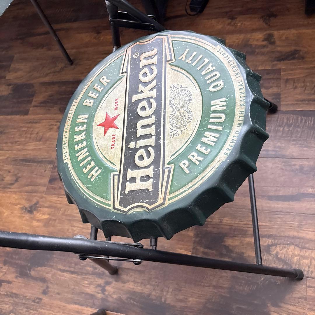 ハイネケン　ボトルキャップ　スツール2つ