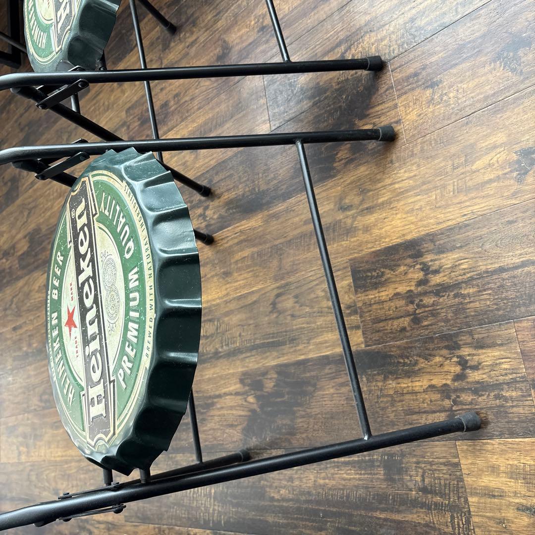 ハイネケン　ボトルキャップ　スツール2つ