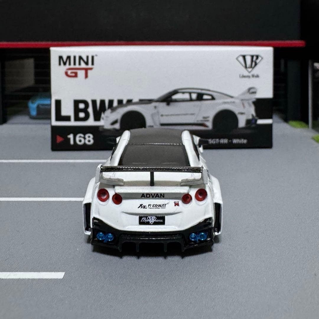 ミニカー minigt lbwk 35gtrr White
