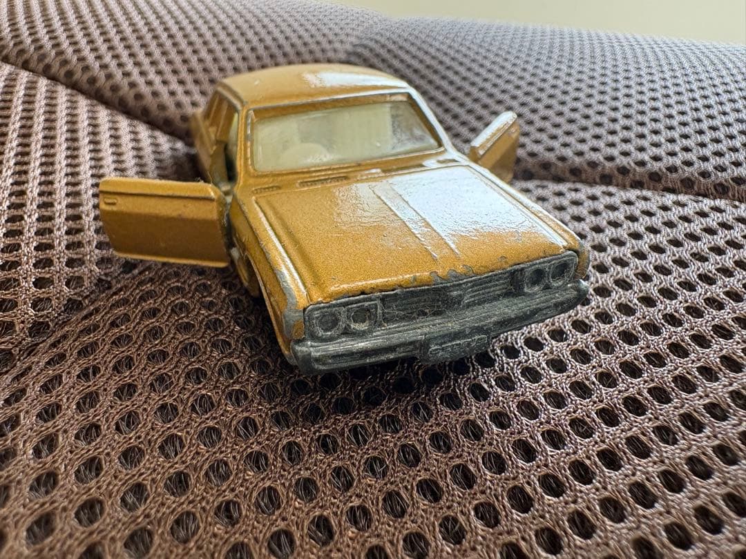 香港　トミカ　セドリック