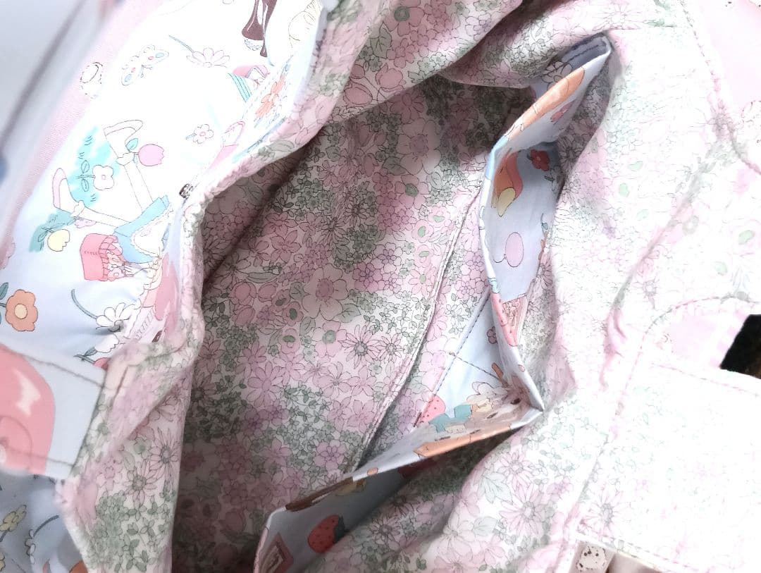 ふっくらころりんバッグ︰フリルトートバッグ
