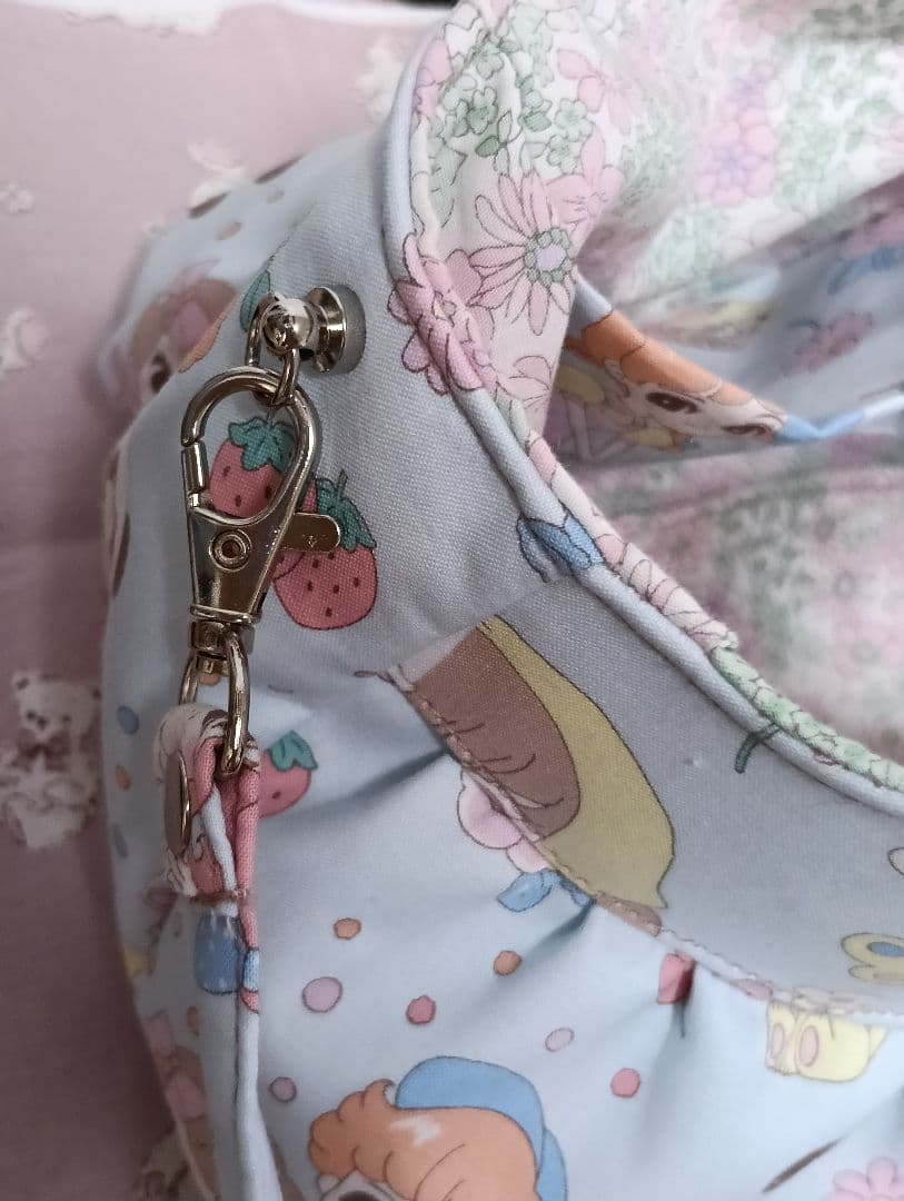 ふっくらころりんバッグ︰フリルトートバッグ