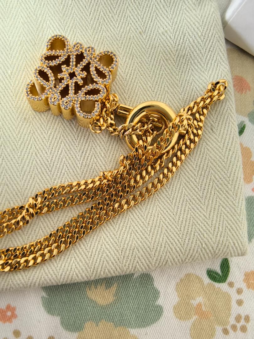 大人気ネックレス 繊細デザイン美しい輝き 着け心地抜群 レディースアクセサリー