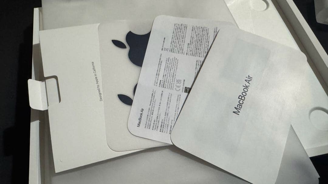 MacBook Air M3 2024 【13.6インチ•メモリ8G•256G】