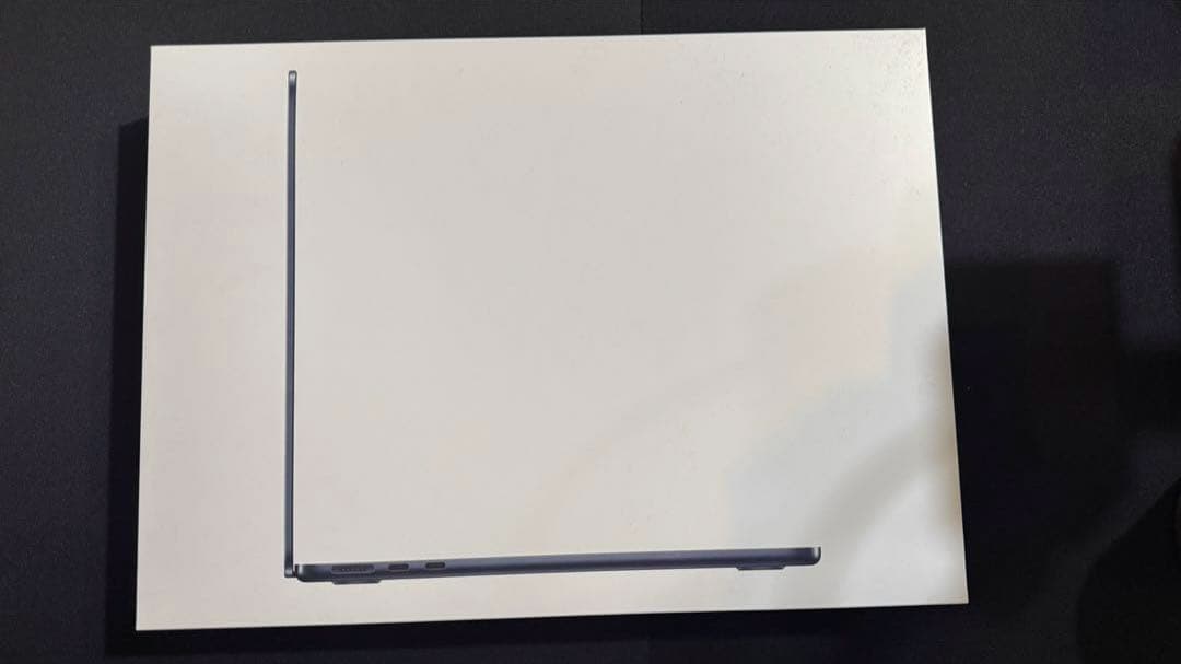 MacBook Air M3 2024 【13.6インチ•メモリ8G•256G】