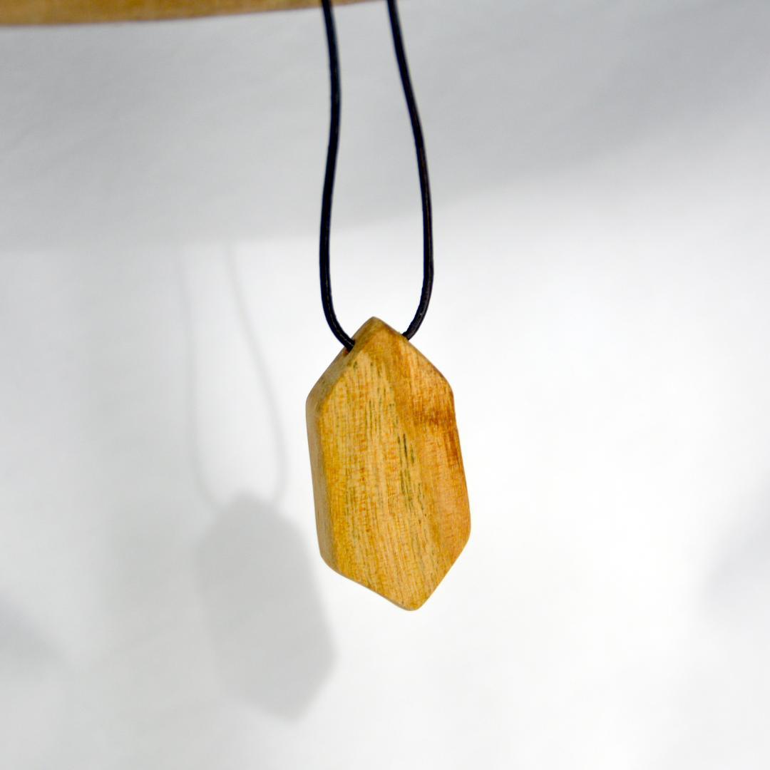 ”聖なる木”パロサント　ネックレス　＊＊　ラリマー・ワイルーロの実　５０４