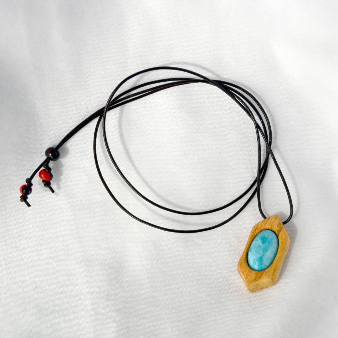 ”聖なる木”パロサント　ネックレス　＊＊　ラリマー・ワイルーロの実　５０４