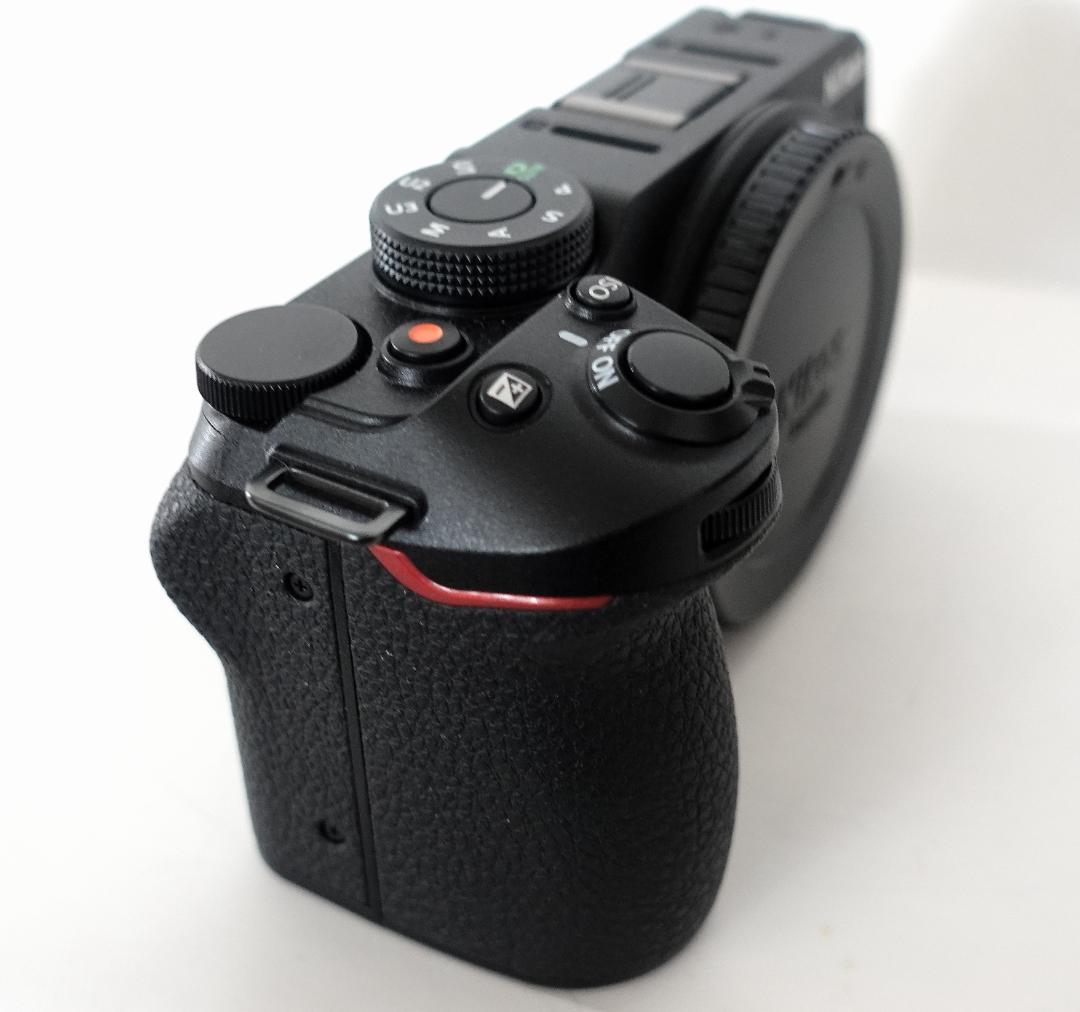 ほぼ新品　ニコン　Z30 ボディ