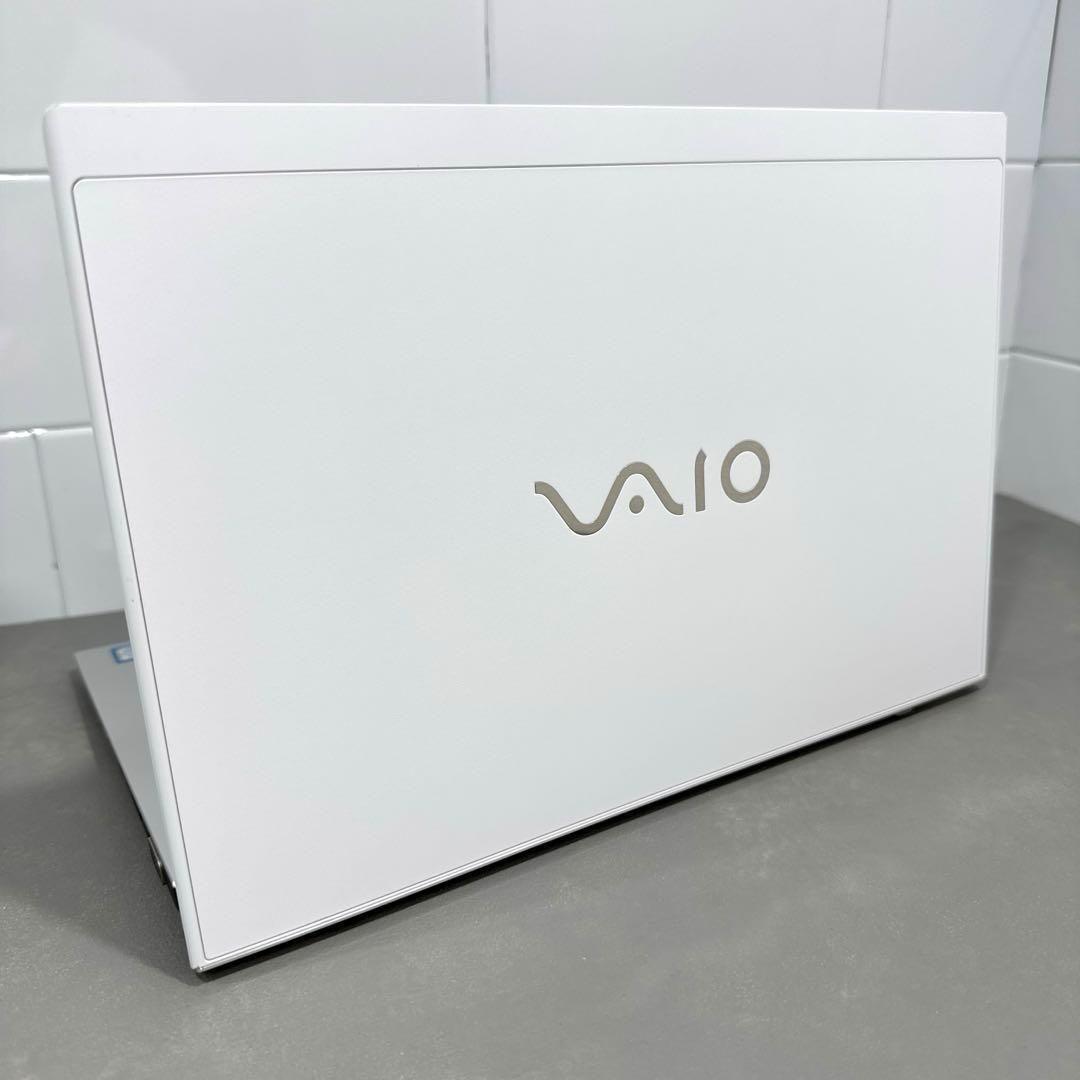 【高性能】VaioS11ホワイト☘7世代corei7☘新品NVMe512GB